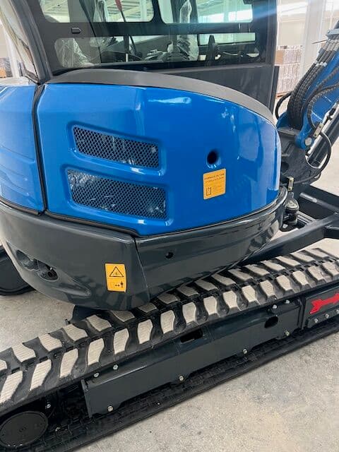 RIPPA R32 Mini Excavator 3.2 Ton with Kubota Engine + 12 FREE Attachments — image 6