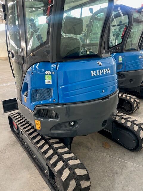 RIPPA R32 Mini Excavator 3.2 Ton with Kubota Engine + 12 FREE Attachments — image 5